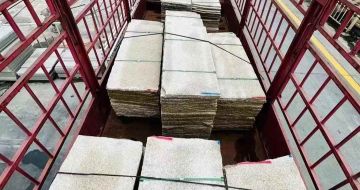 桂林 黄金麻花岗岩荔枝面，光面毛板装车完成