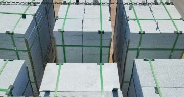 桂林 芝麻白花岗岩5公分地铺石 花岗岩厂家工厂装车日常