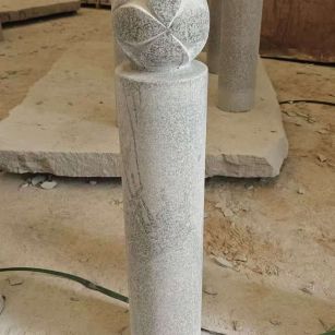 桂林 芝麻白花岗岩石材挡车石柱、停车柱、圆柱挡车柱、方柱挡车柱等