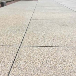 桂林 黄金麻花岗岩石板材荔枝面地面铺装效果