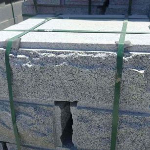 桂林 芝麻白花岗岩自然面成品