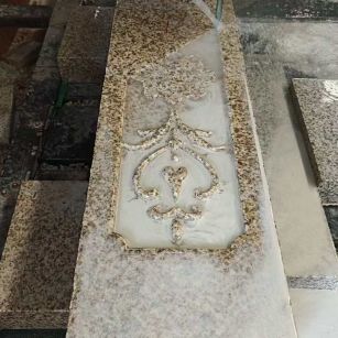 桂林 黄金麻花岗岩异形加工雕刻栏杆大柱