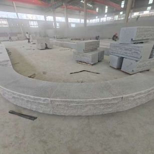 桂林 芝麻白异形坐凳，自然面光面弧形加工