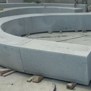 桂林 芝麻白花岗岩光面弧形坐凳