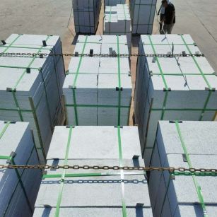 桂林 芝麻白花岗岩5公分地铺石 花岗岩厂家工厂装车日常