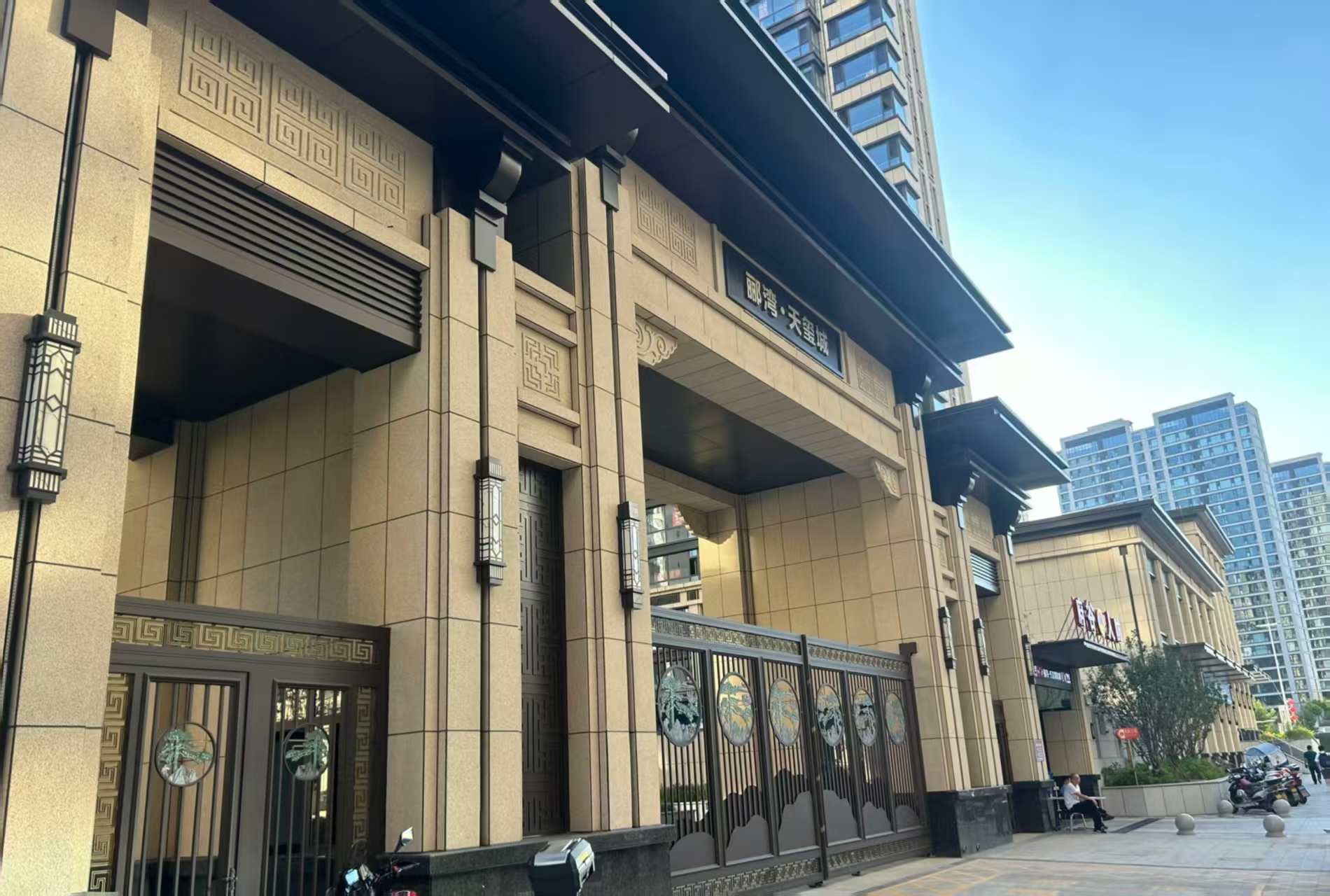 桂林 黄金麻花岗岩荔枝面小区门楼外墙干挂