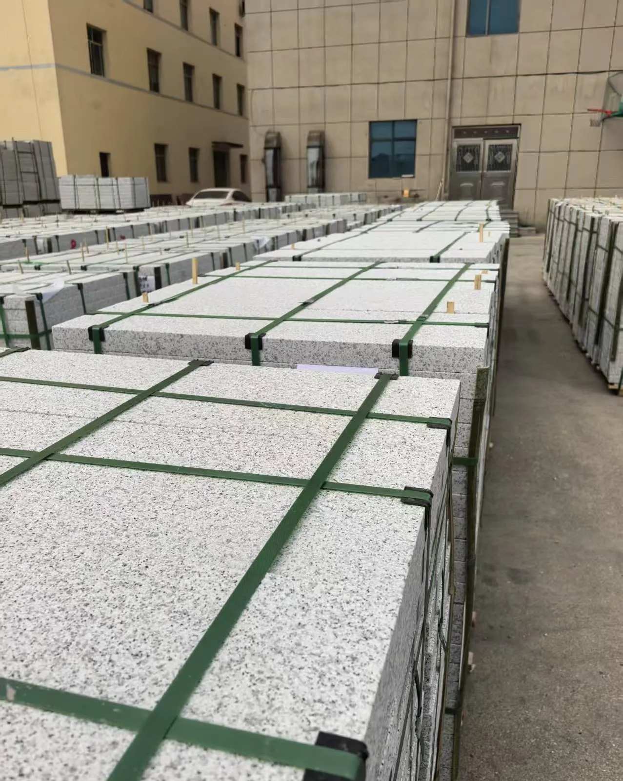 桂林 白麻花岗岩5.0公分荔枝面地铺石