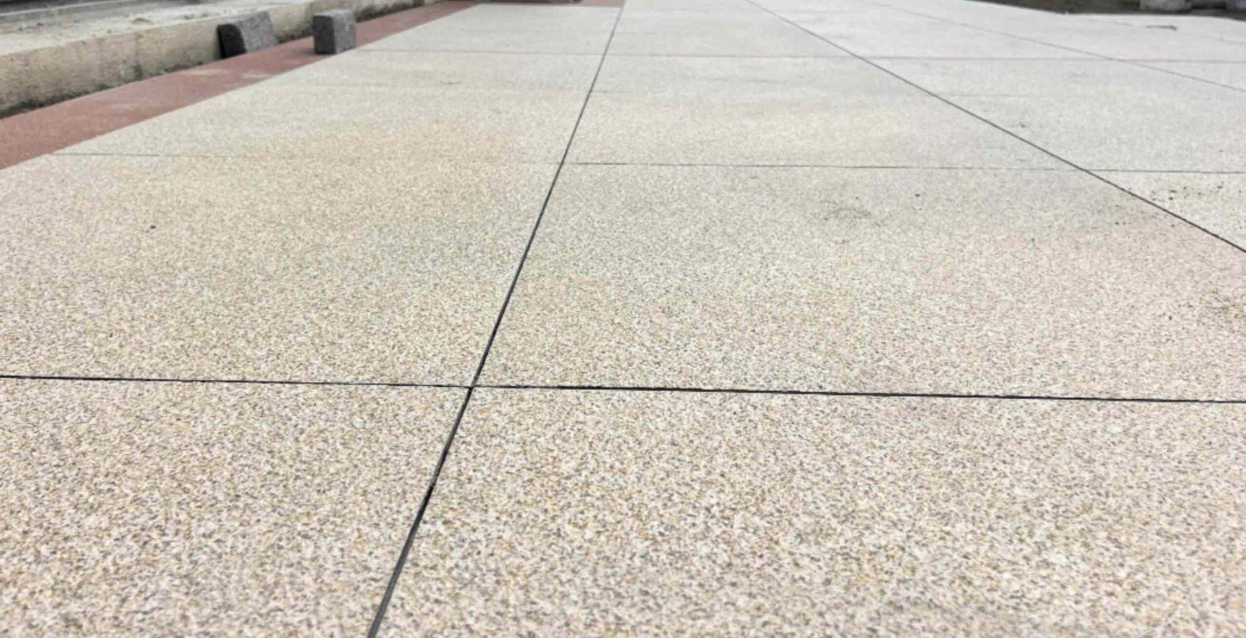 桂林 黄金麻花岗岩石板材荔枝面地面铺装效果