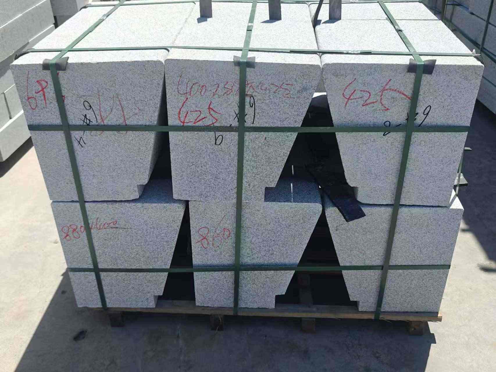 桂林 芝麻白异形坐凳，石凳