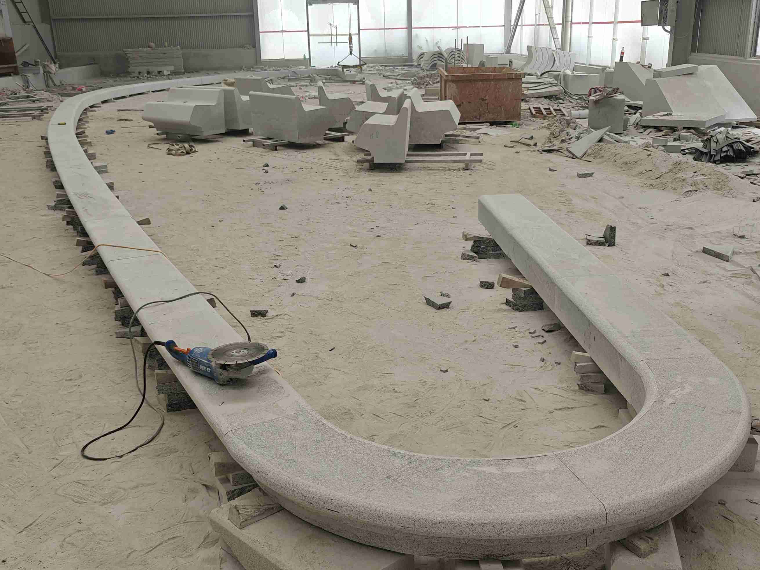 桂林 芝麻白花岗岩弧形花坛石，坐凳石