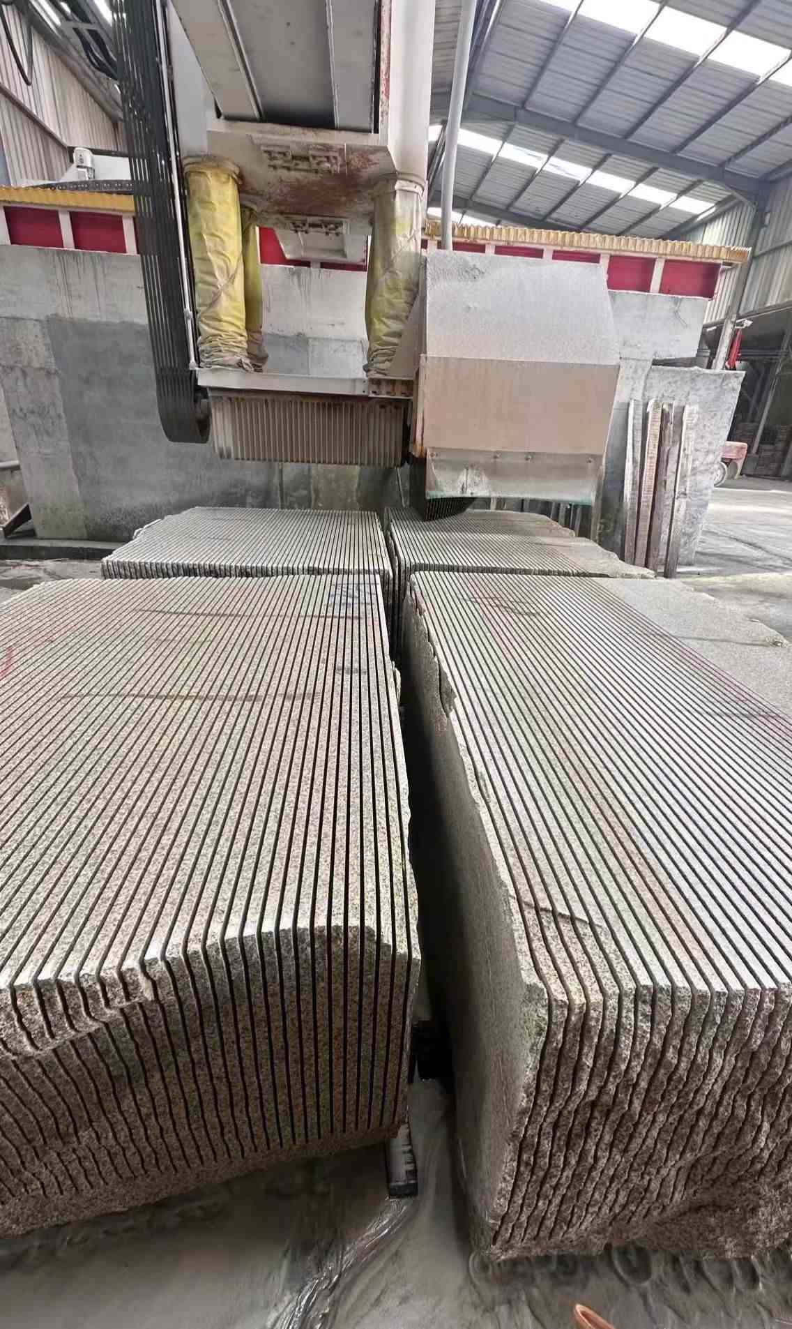 桂林 车间生产日常，黄金麻白麻花岗岩