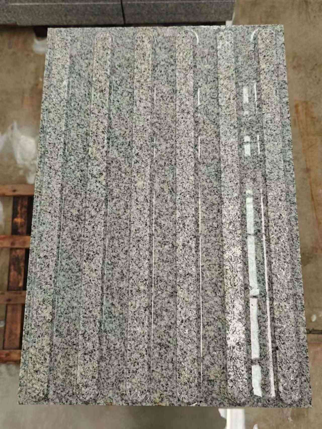 桂林 芝麻白花岗岩荔枝面雕刻盲道，盲条