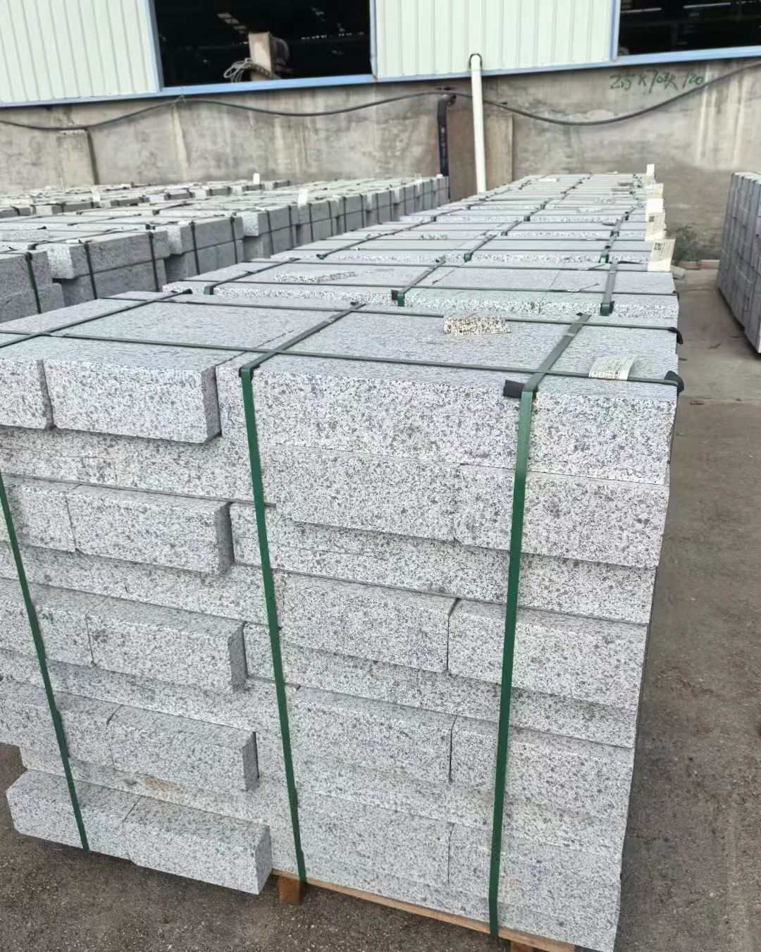 桂林 白麻花岗岩路沿石，弧形路沿石，道牙石，马路牙子，界石，路缘石，平沿石，直岩石，平缘石等