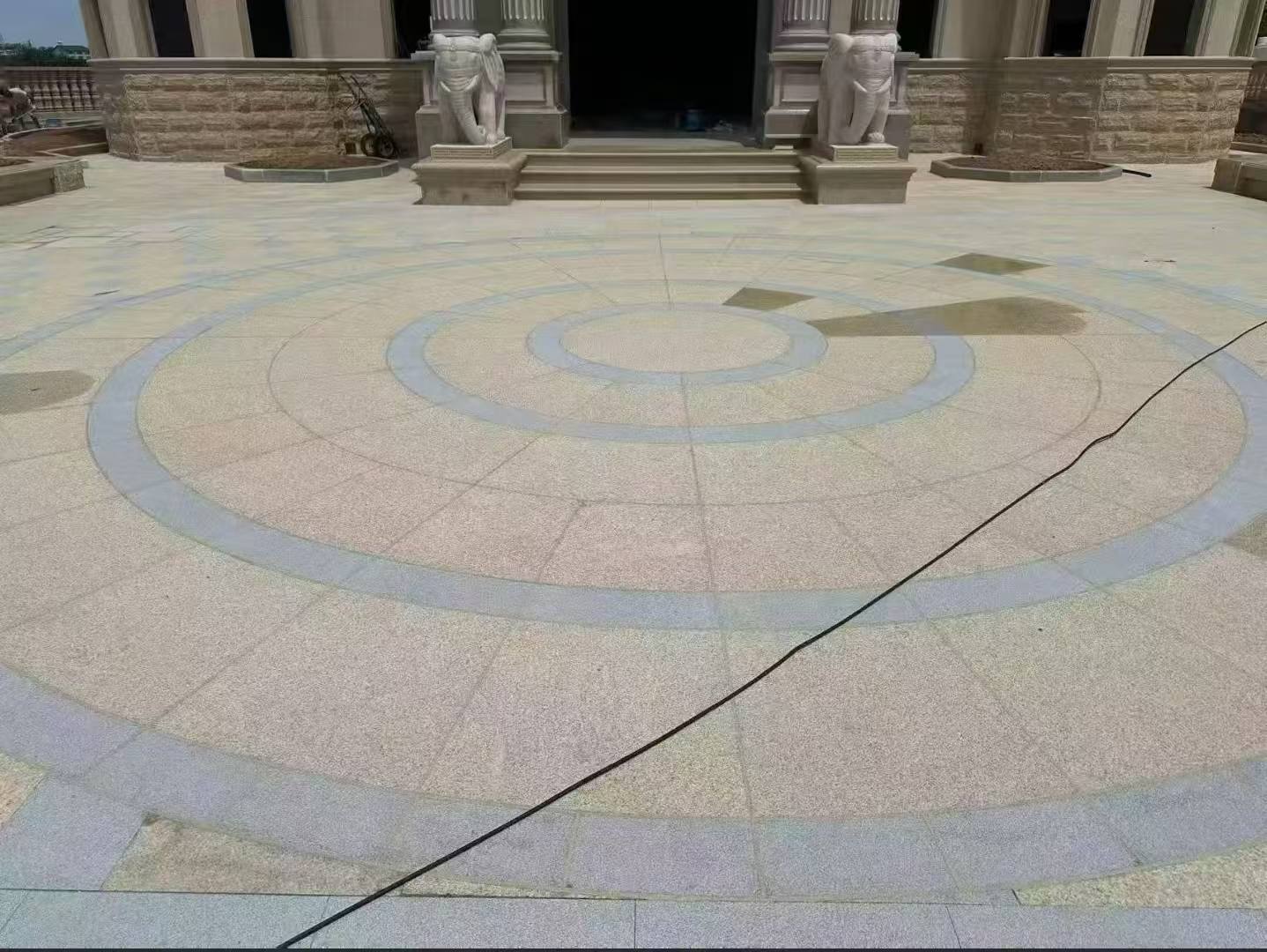 桂林 黄金麻芝麻灰花岗岩石材地铺拼接效果