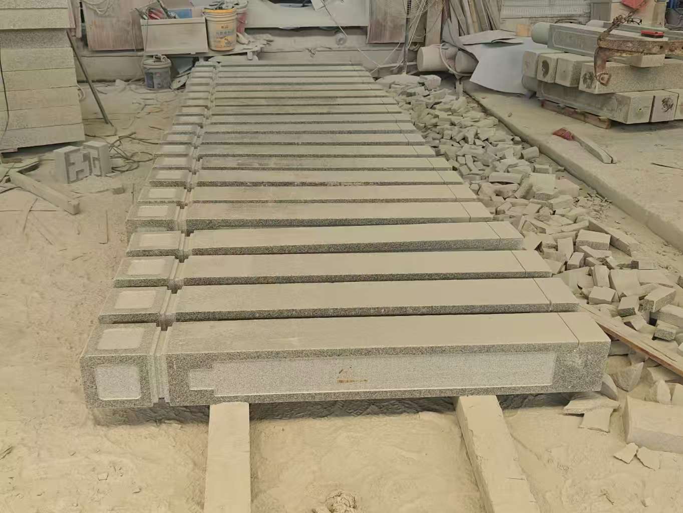 桂林 芝麻白异形加工雕刻-栏杆大柱，方柱