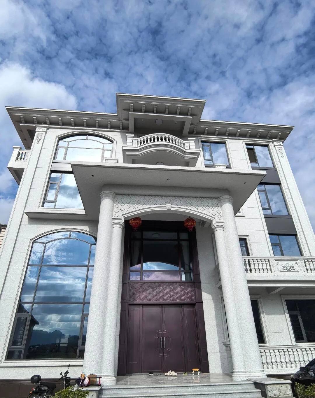 桂林白麻别墅外墙干挂石材效果示例