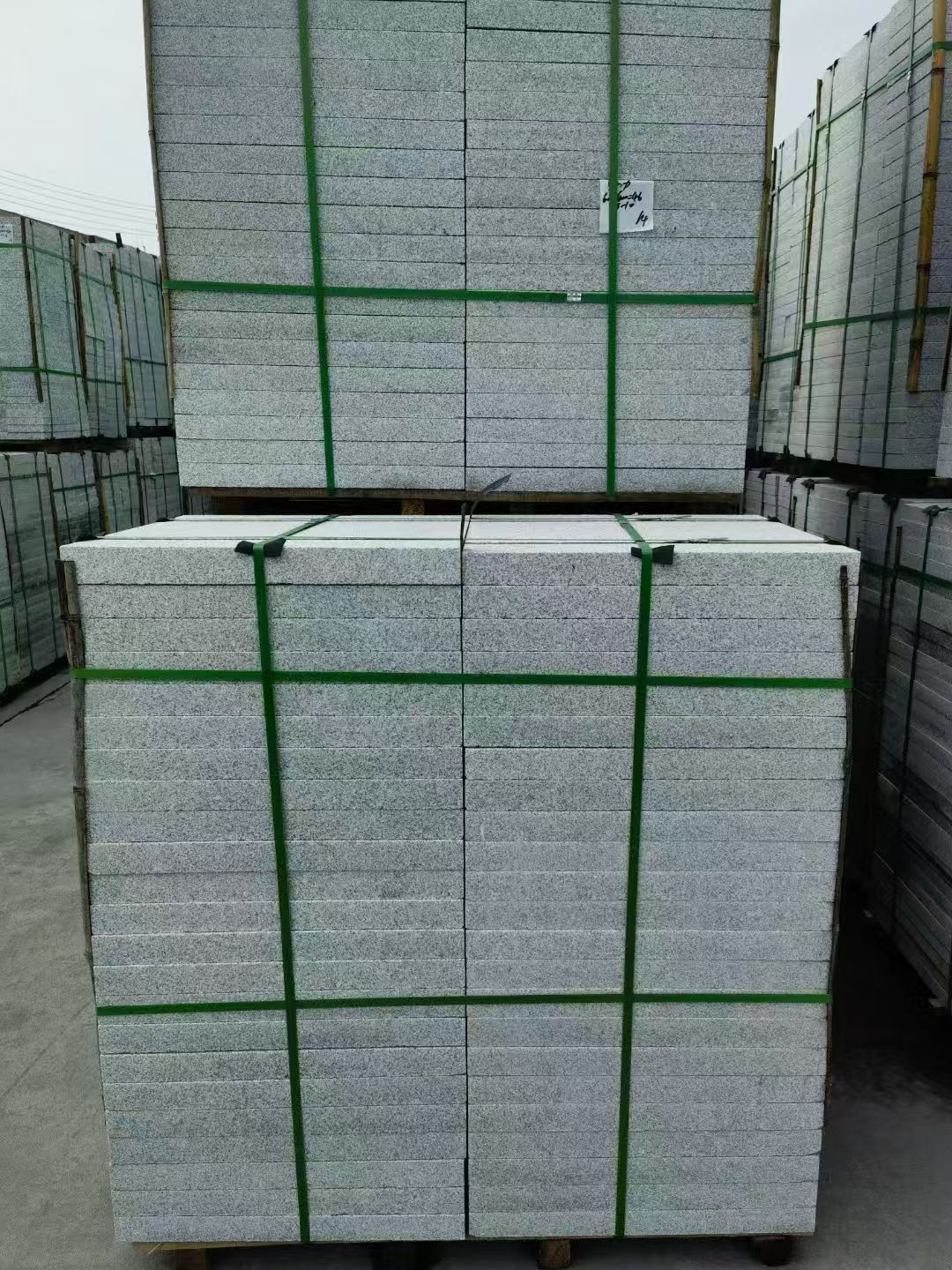 桂林 芝麻白火烧，园林广场市政工程地铺石，1.8~5.0厚均有现货