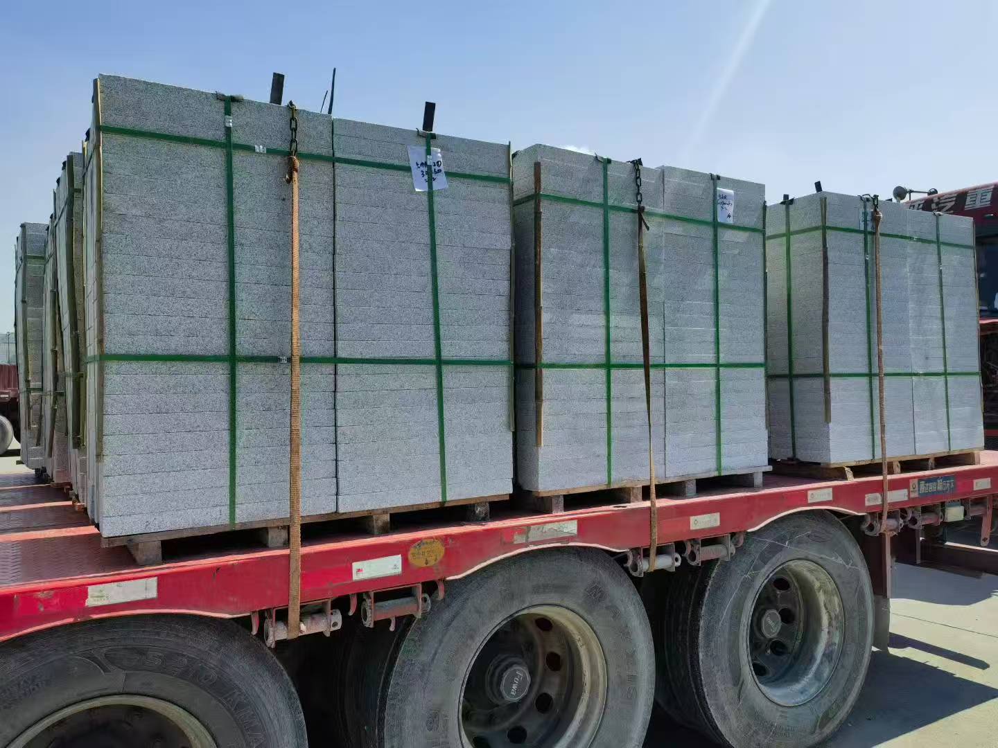 桂林芝麻白花岗岩出货日常地铺石