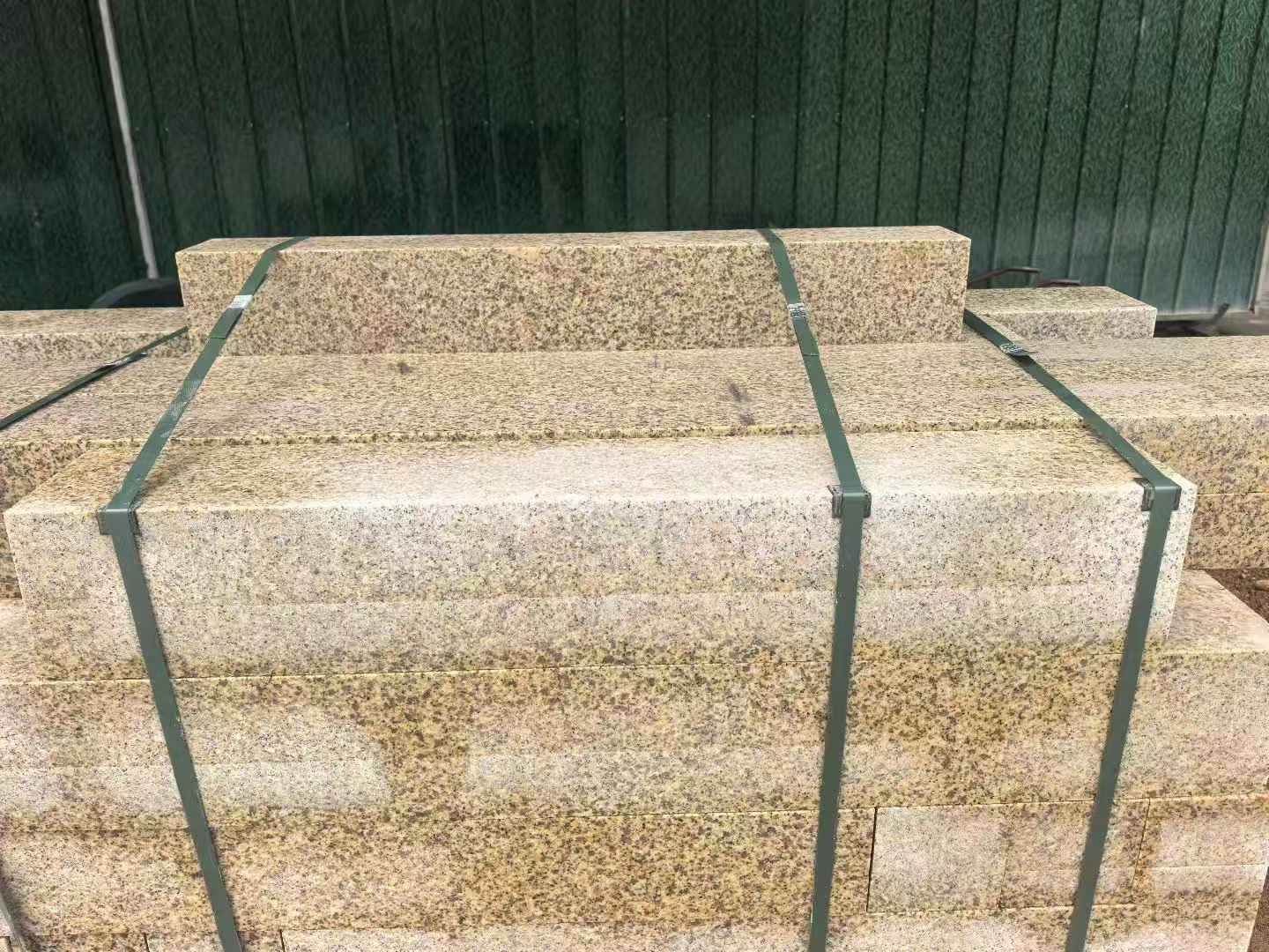 桂林 黄金麻花岗岩石材机切面栏杆料半成品