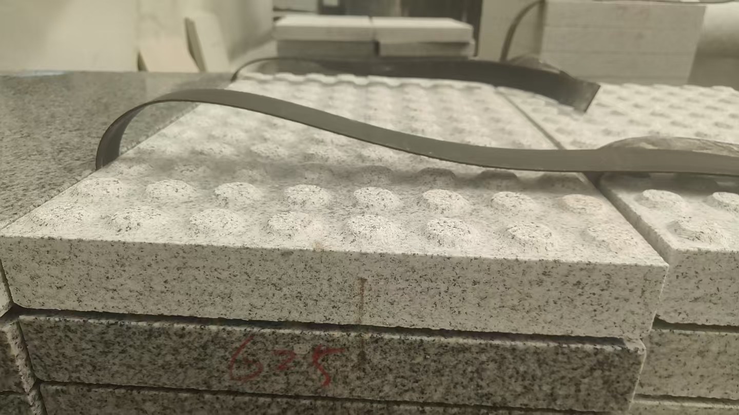 桂林 芝麻白花岗岩6.0公分荔枝面五轴加工雕刻盲点