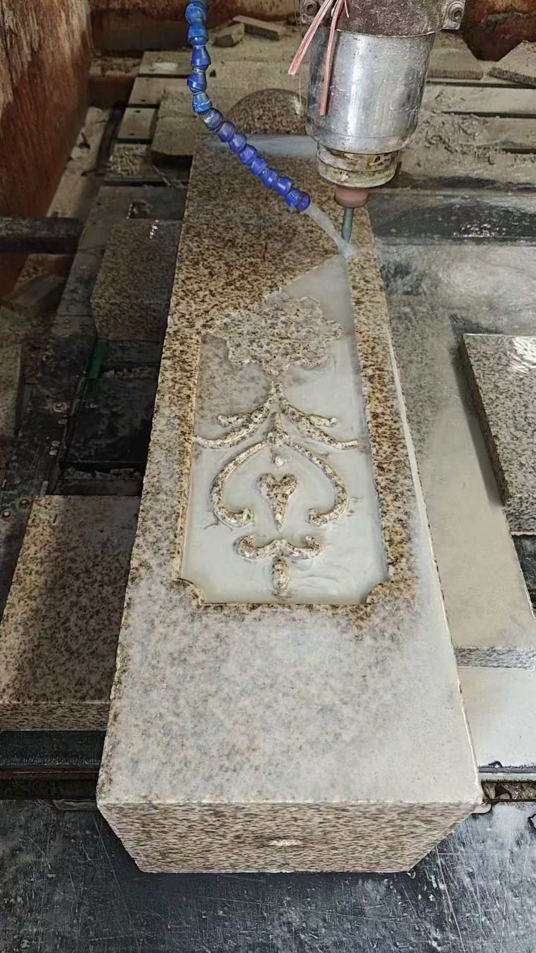 桂林 黄金麻花岗岩异形加工雕刻栏杆大柱