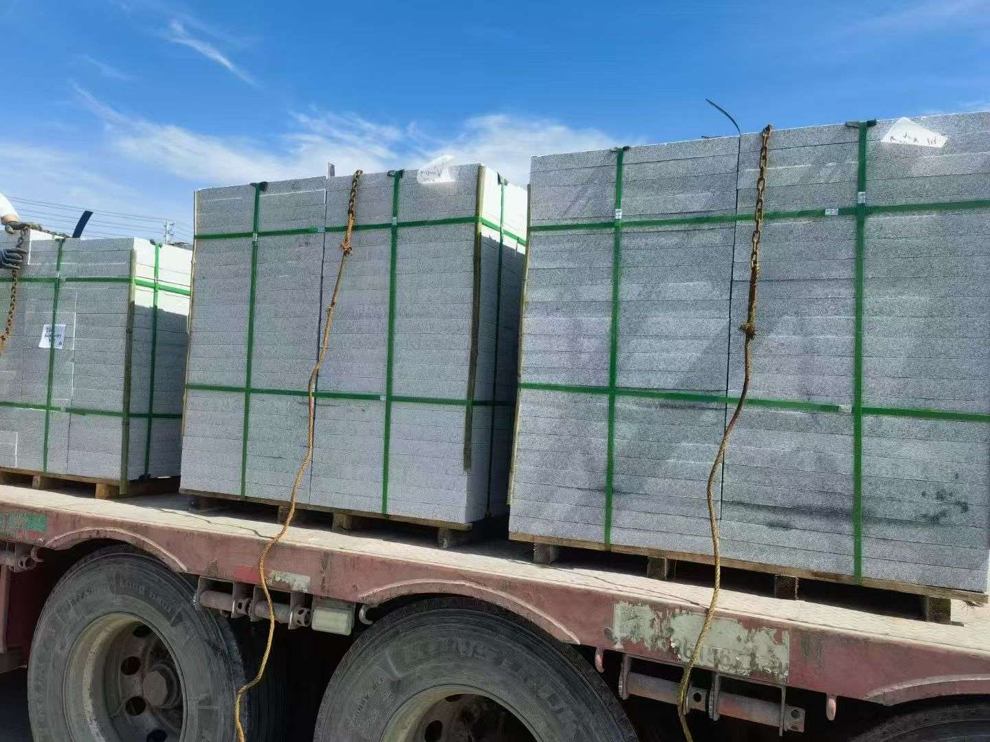 桂林 芝麻白花岗岩地铺石装车日常