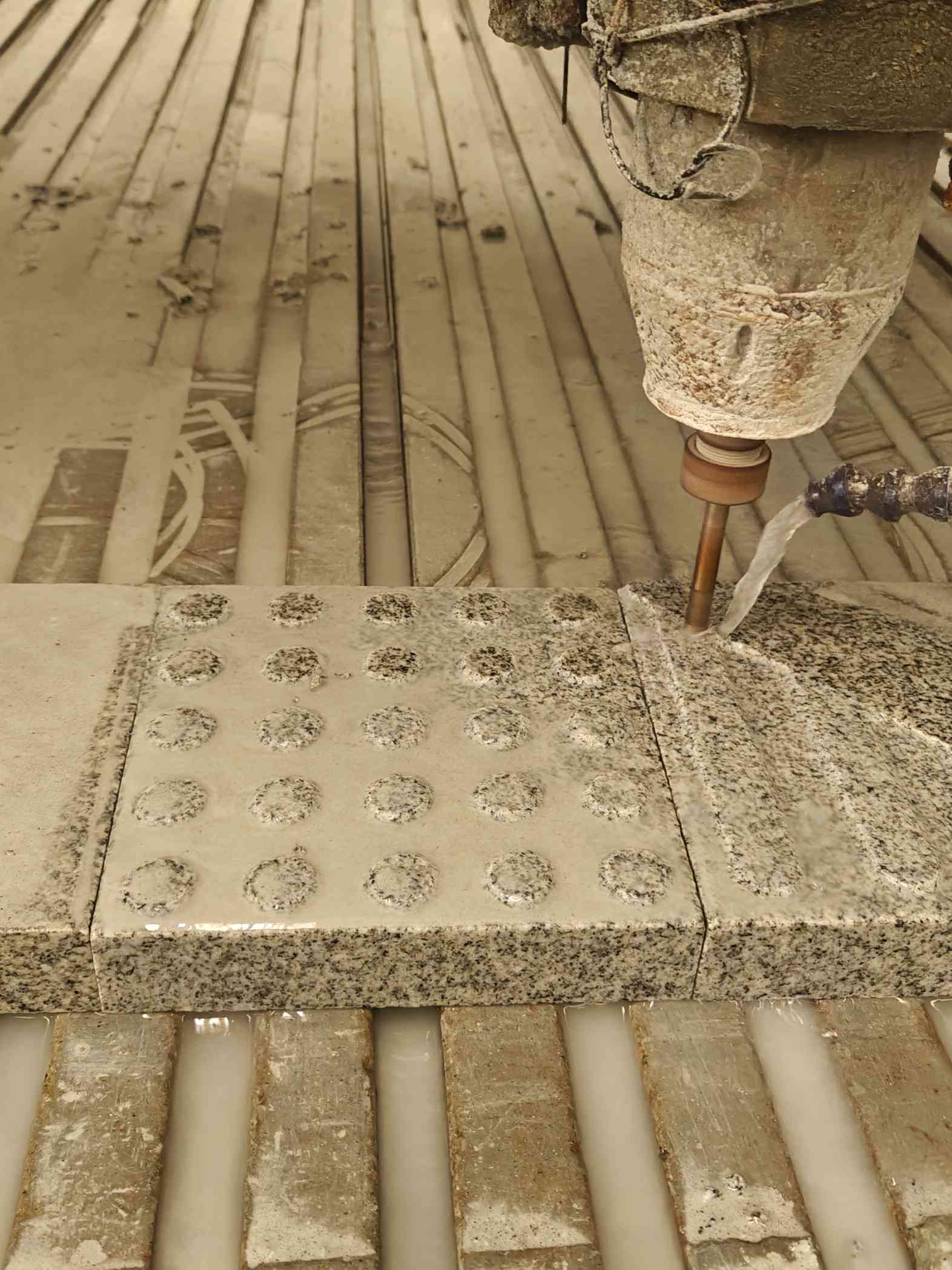 桂林 芝麻白花岗岩石材盲人石、盲道石、盲点石