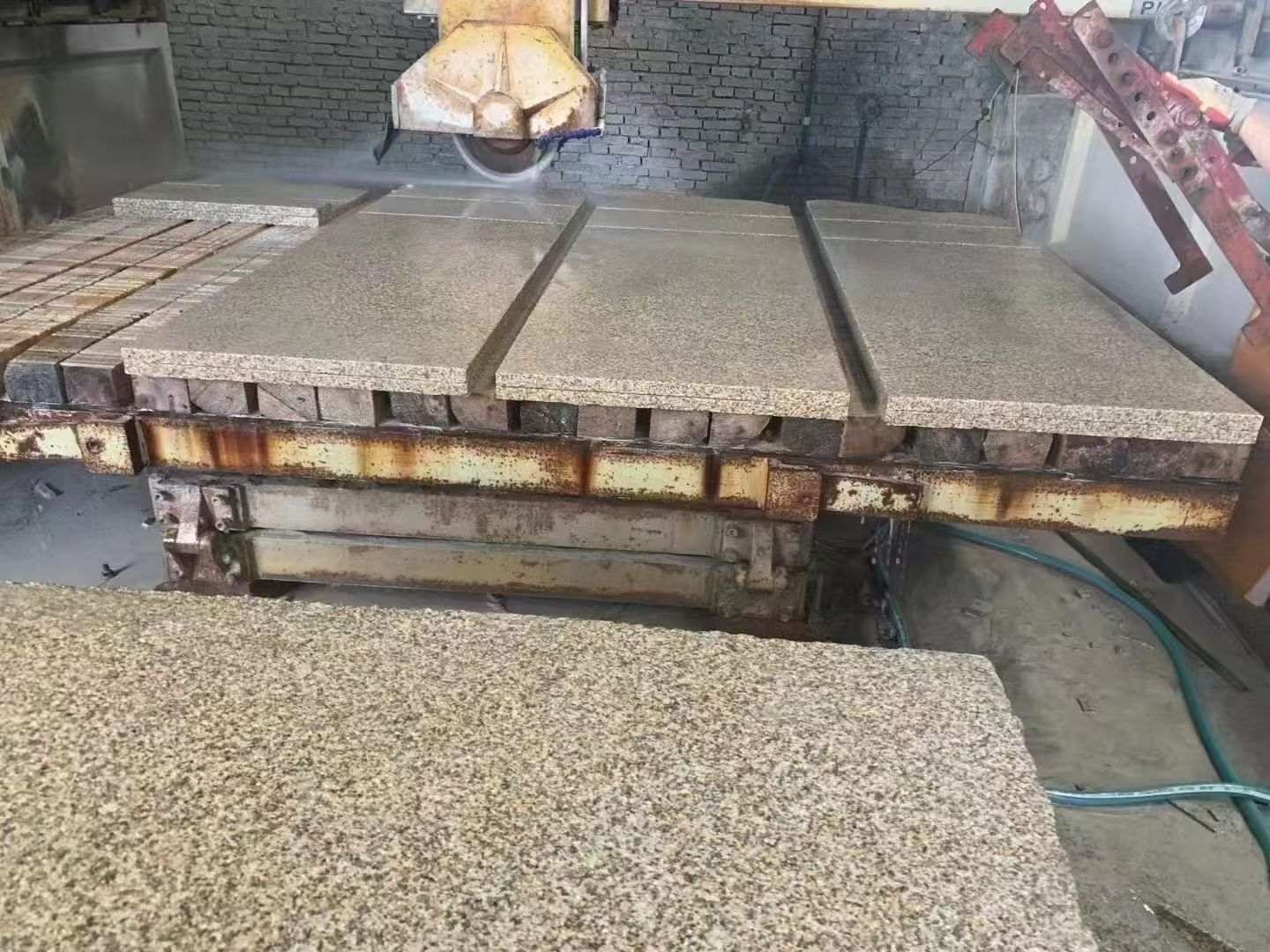 桂林 黄金麻荔枝面成品板加工