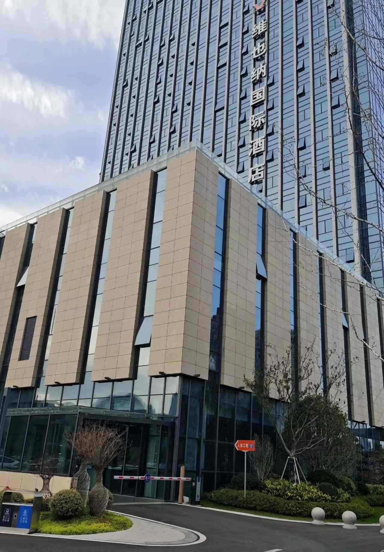 桂林 黄金麻花岗岩外墙干挂