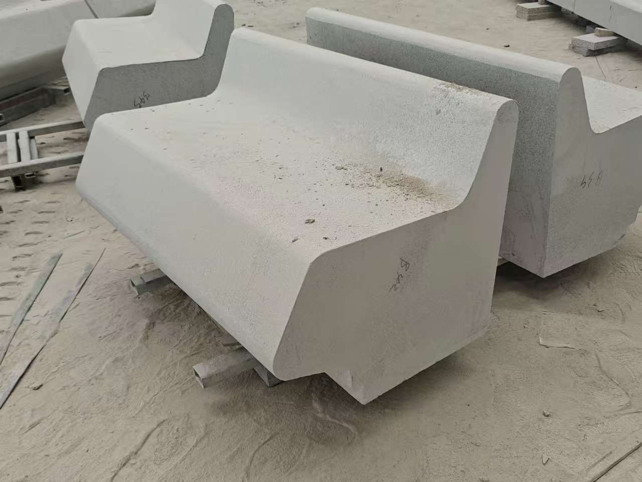 桂林 芝麻白花岗岩异形坐凳，石凳