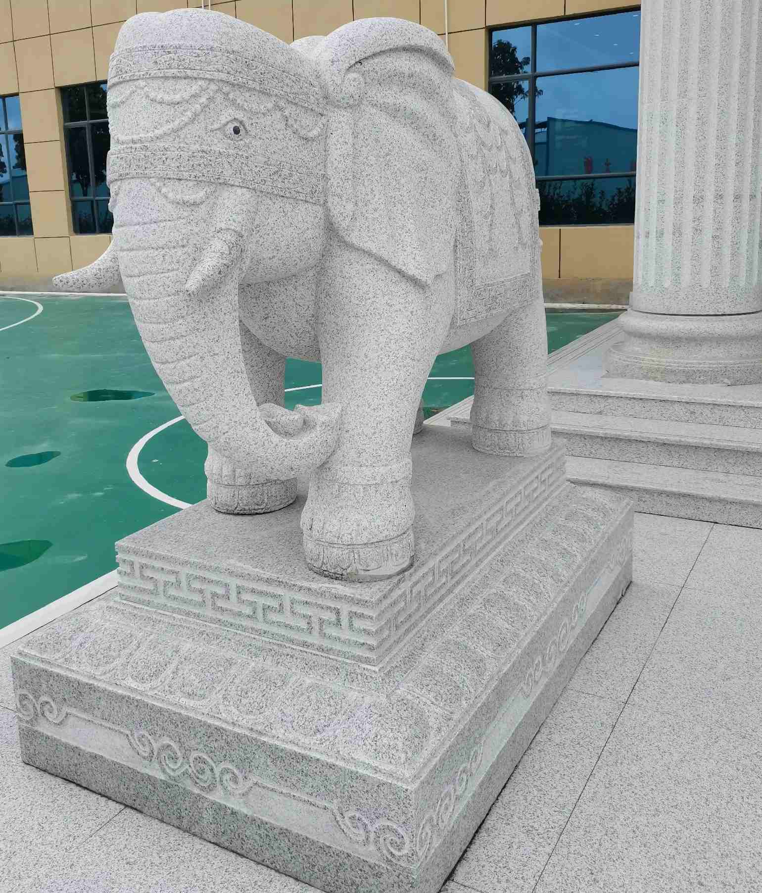 桂林 白麻花岗岩动物异形石雕-大象