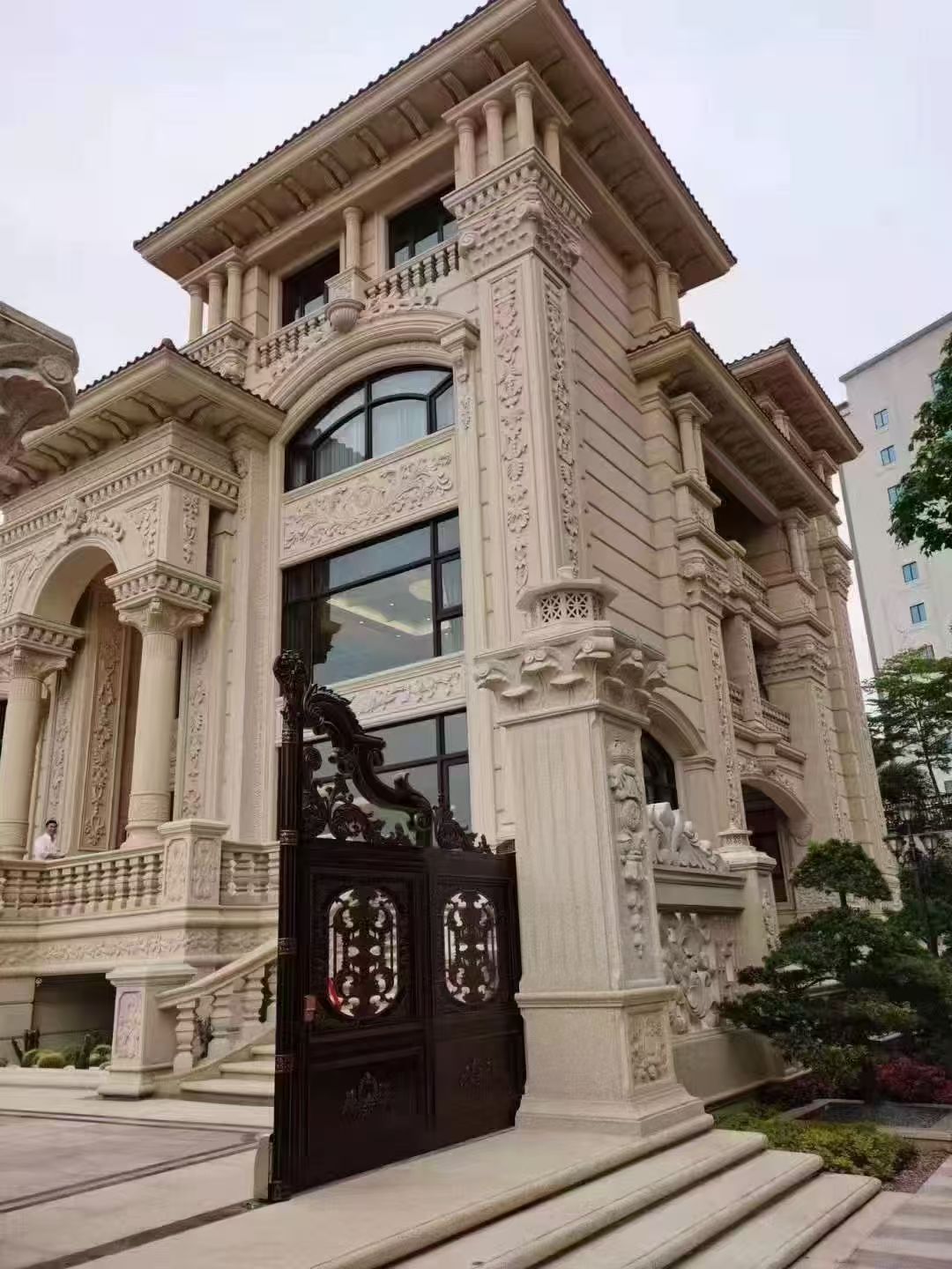 桂林 黄金麻花岗岩别墅外墙干挂效果展示