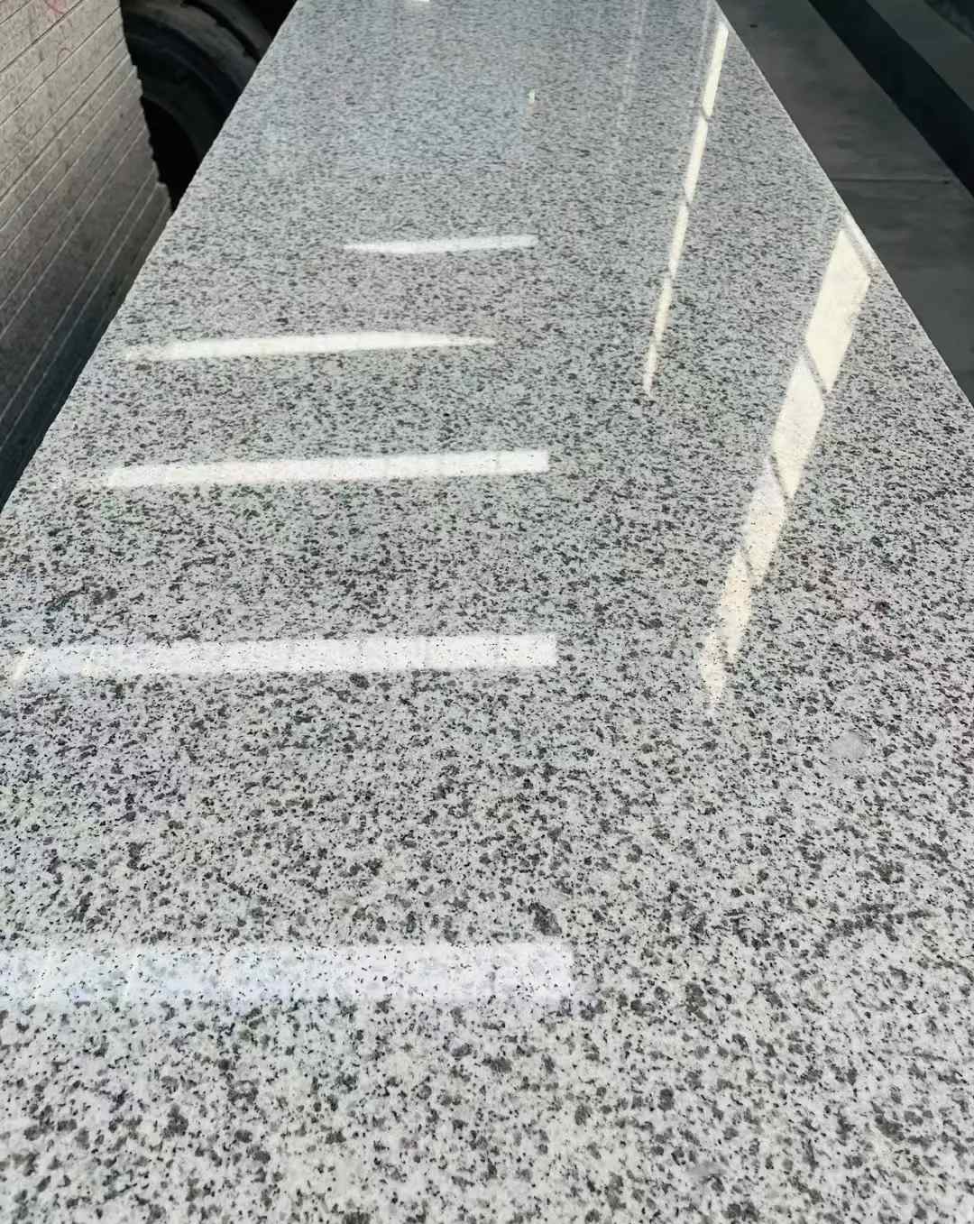 桂林 白麻花岗岩光面毛板